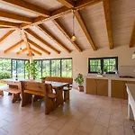 Hundefreundliches Paradies Mit Pool, Spielplatz, Grillbereich, Privater Terrasse