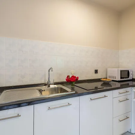 Hundefreundliches Paradies Mit Pool, Spielplatz, Grillbereich, Privater Terrasse Radmani