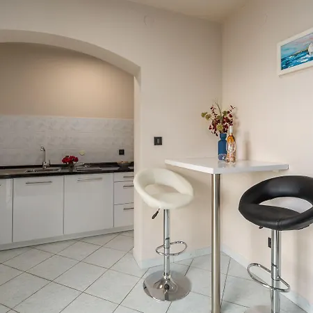 Hundefreundliches Paradies Mit Pool, Spielplatz, Grillbereich, Privater Terrasse Radmani