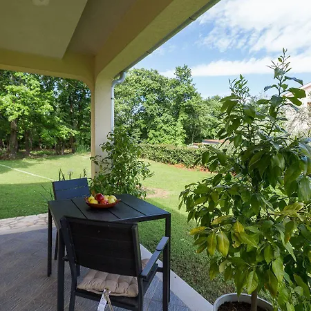 Hundefreundliches Paradies Mit Pool, Spielplatz, Grillbereich, Privater Terrasse