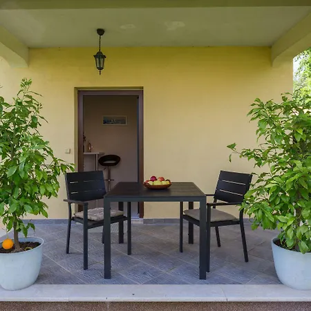 Apartman Hundefreundliches Paradies Mit Pool, Spielplatz, Grillbereich, Privater Terrasse Radmani