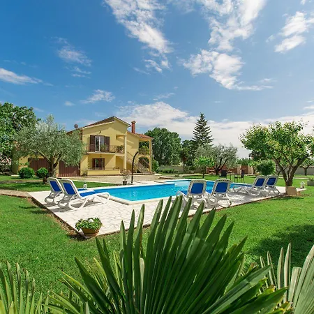 Hundefreundliches Paradies Mit Pool, Spielplatz, Grillbereich, Privater Terrasse Apartman Radmani