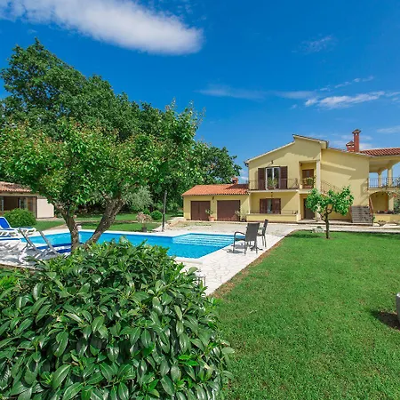 Hundefreundliches Paradies Mit Pool, Spielplatz, Grillbereich, Privater Terrasse Apartman Radmani