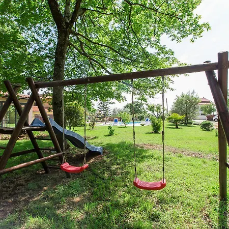 Hundefreundliches Paradies Mit Pool, Spielplatz, Grillbereich, Privater Terrasse